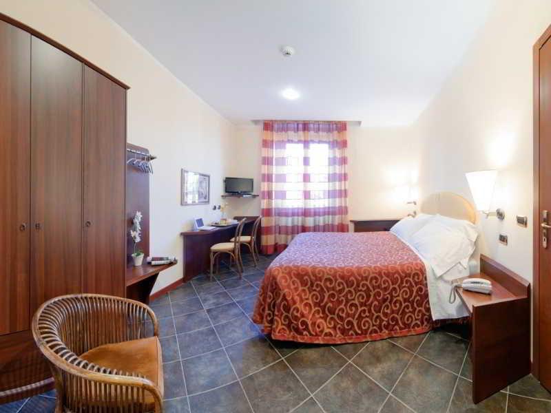 Antico Albergo Madonna Legnano Exterior foto