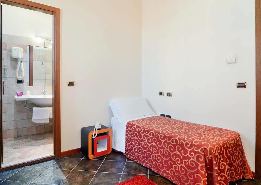 Antico Albergo Madonna Legnano Exterior foto