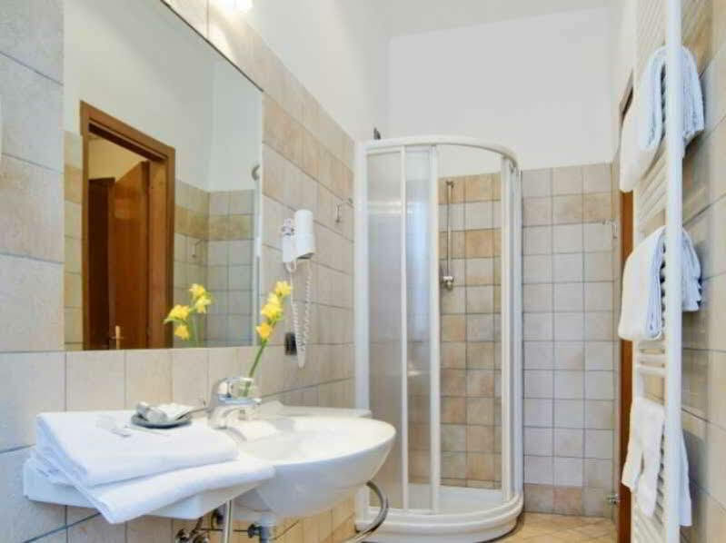 Antico Albergo Madonna Legnano Exterior foto