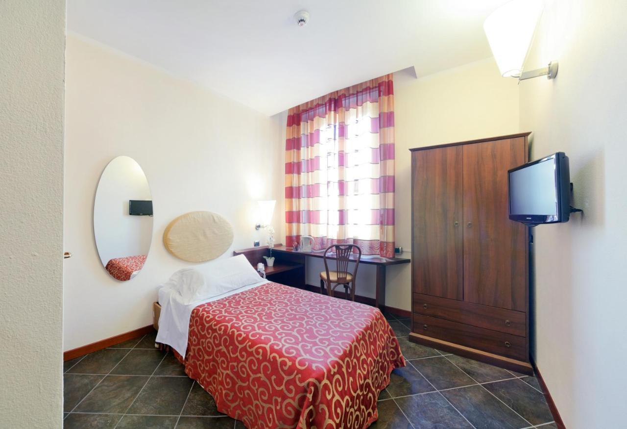 Antico Albergo Madonna Legnano Habitación foto